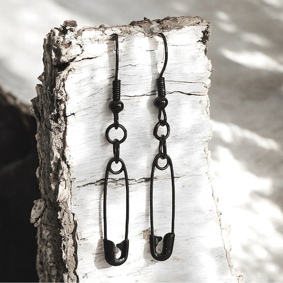 5 For $25💫Small Black Safety Pin Punk Dangles - Picture 1 of 5